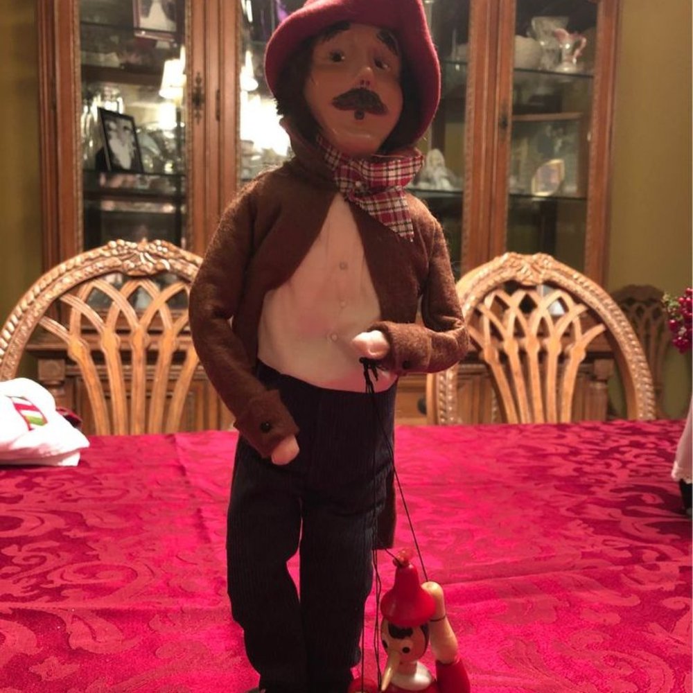 Byers Choice Caroler